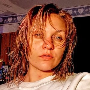 Meet your Posher, Chloe